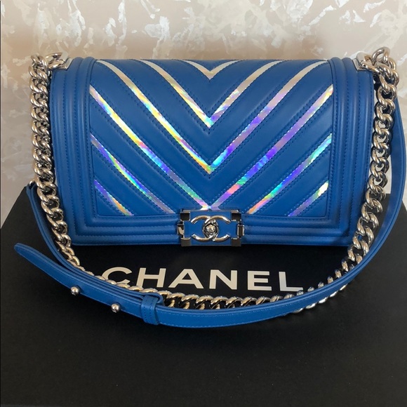 Chanel Medium Le Boy Chevron Iridescent Bag. - Picture 3 of 16